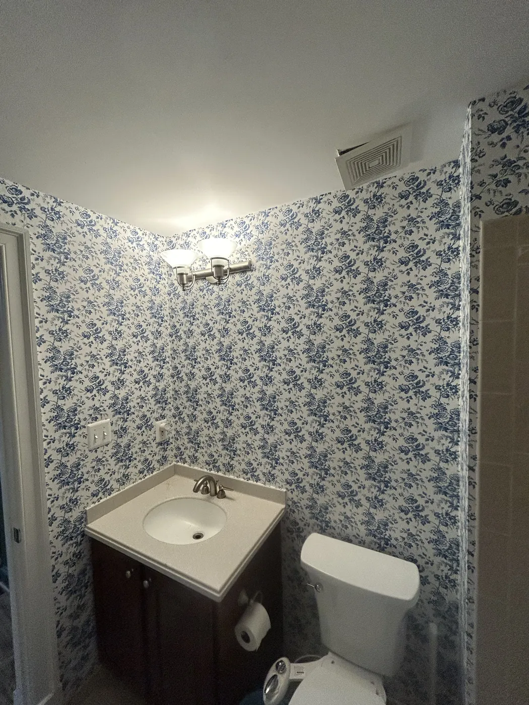 Blue floral wallpaper in a bathroom — wallpaper installation by ProKir Design