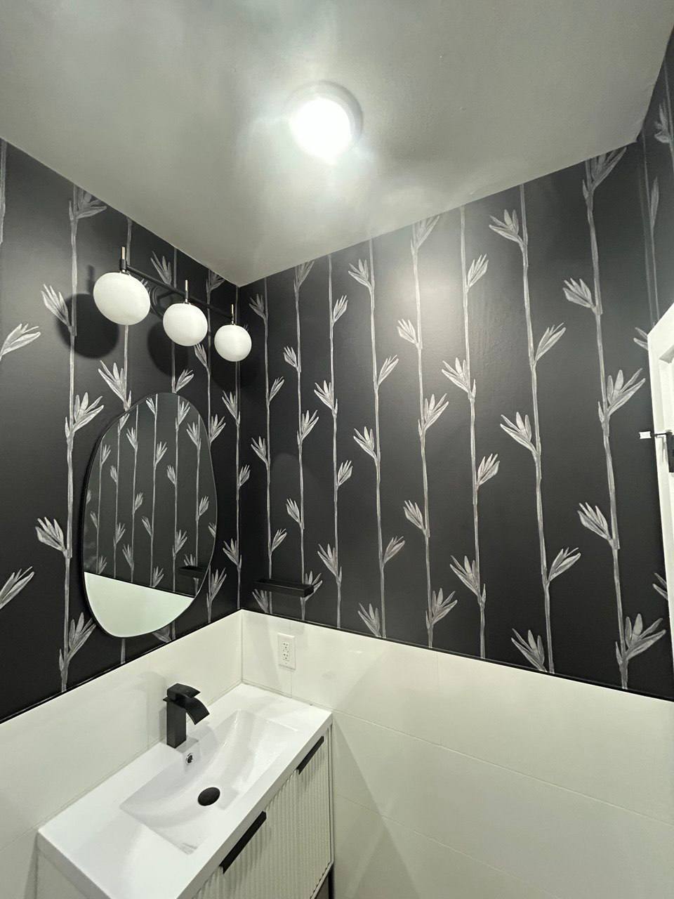 Modern black and white bamboo pattern wallpaper in bathroom